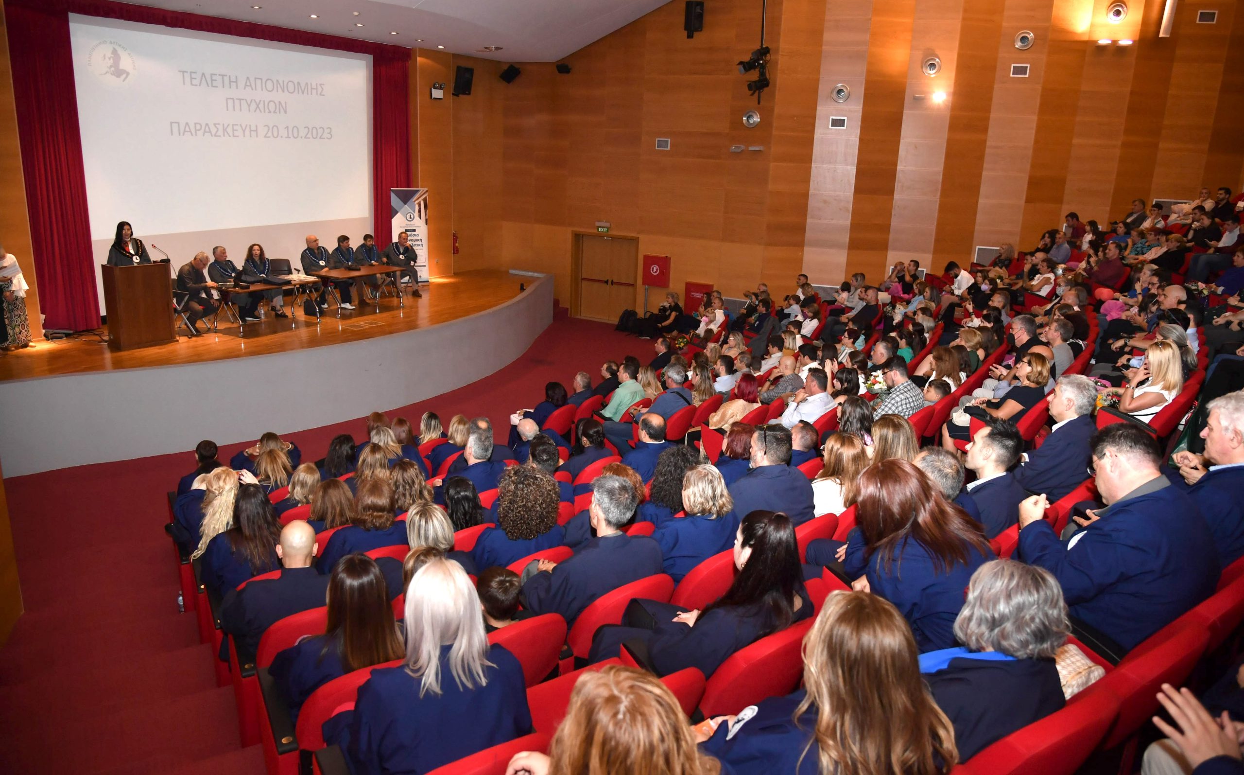 Τελετή απονομής πτυχίων στους αποφοίτους